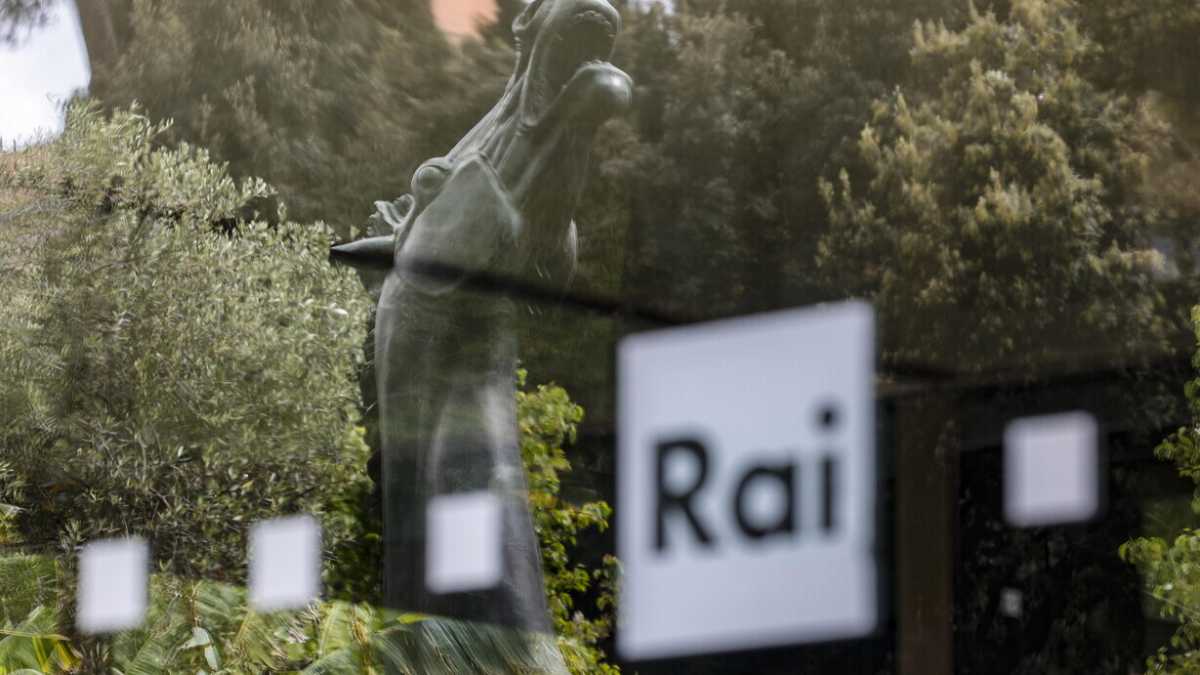 Immagine di Il Tg1 cala negli ascolti e a lamentarsi sono i vertici (di destra), il cdr e il direttore