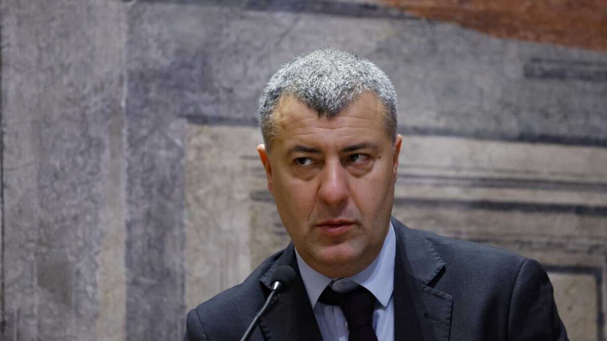 Immagine di Il poco costituzionale Arturo Scotto