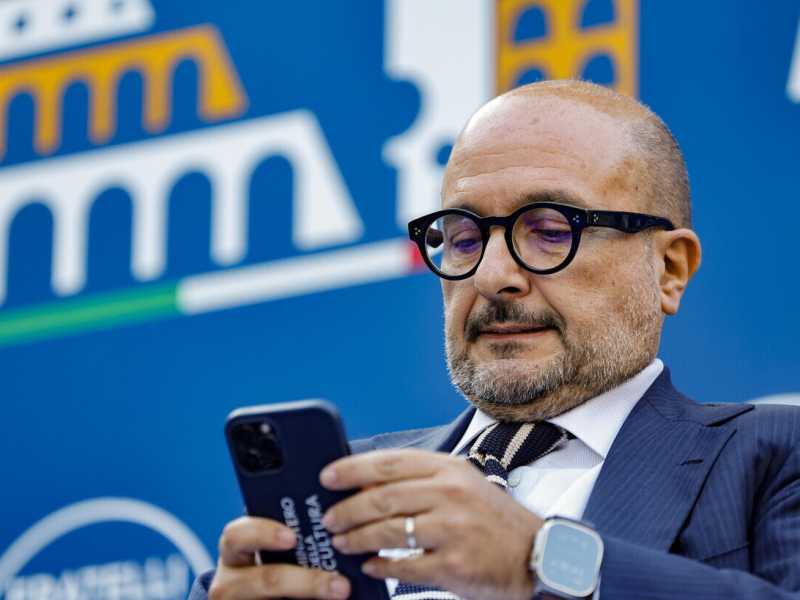 Sangiuliano: "Macché licenziato? Tutti sbagliamo. Ora il mio responsabile social si occupa di archivi"