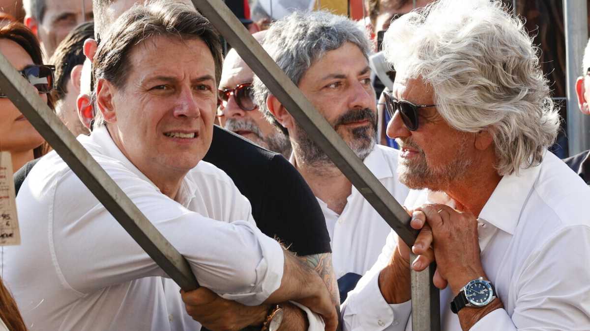 Immagine di I tormenti di Grillo contro il "democristiano" Conte. Medita la guerra legale, non ha più truppe