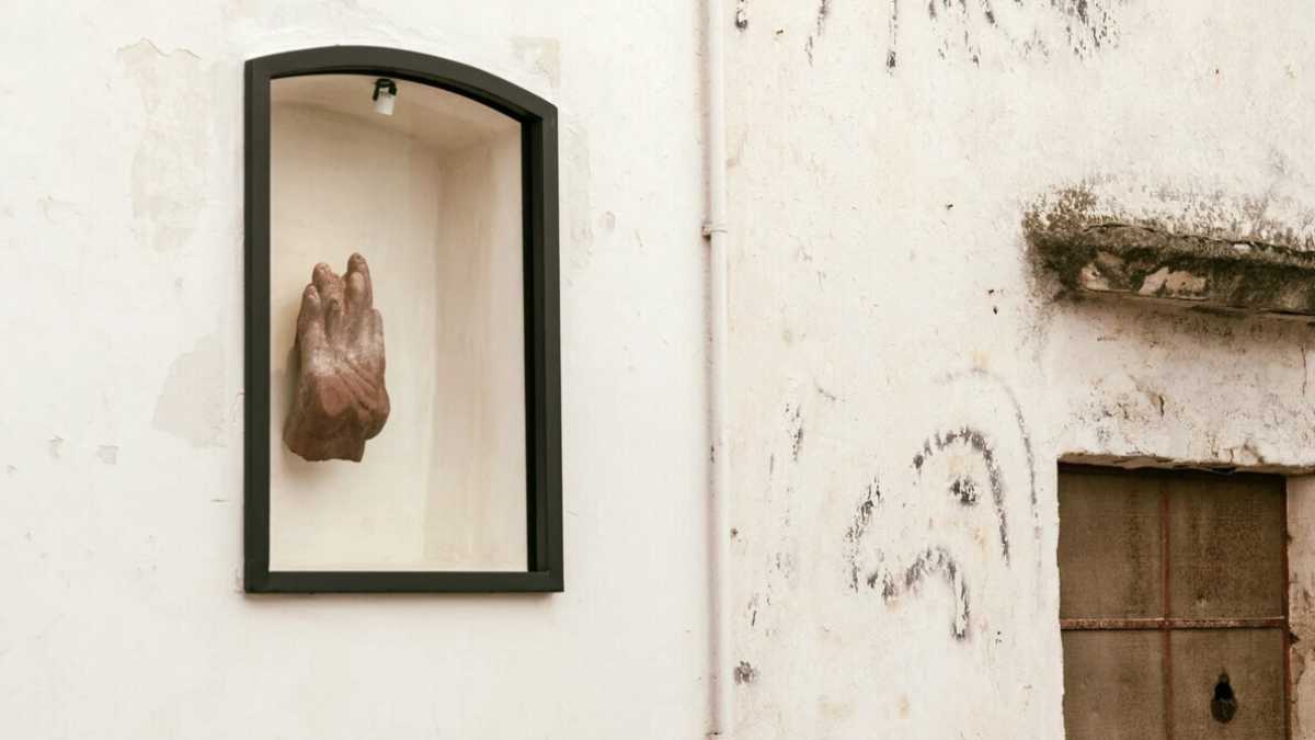 Immagine di A Parabita le edicole votive sono occupate dai demoni dell'arte contemporanea