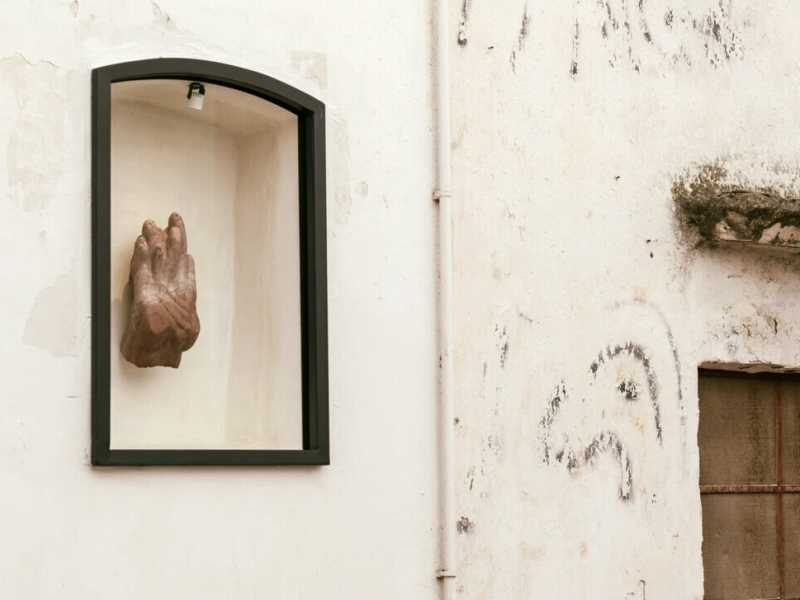 A Parabita le edicole votive sono occupate dai demoni dell'arte contemporanea