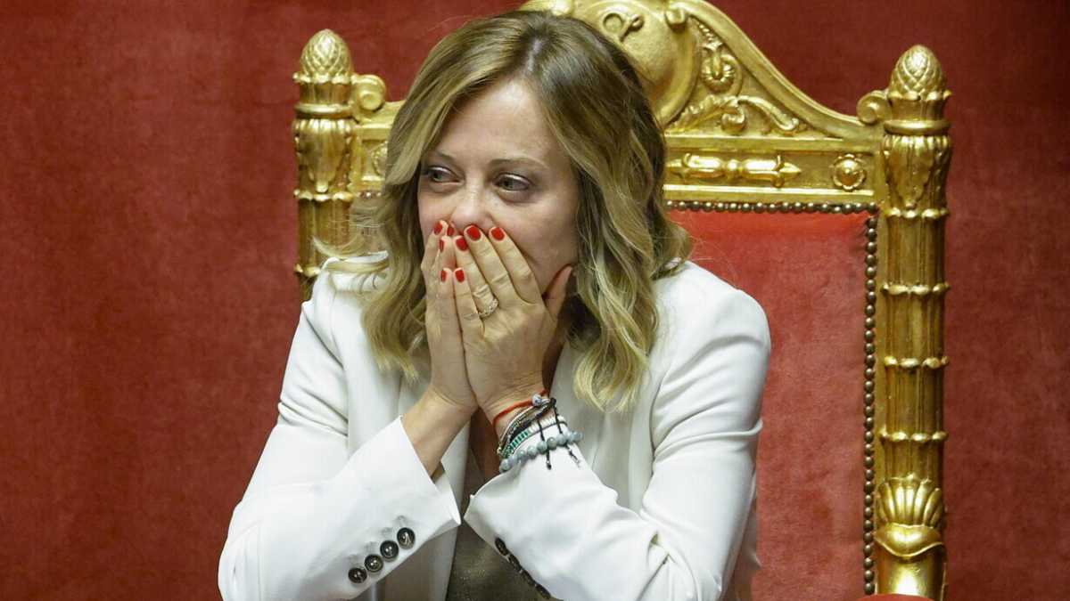 Immagine di Meglio andarci piano con la storia della complottomania di Meloni