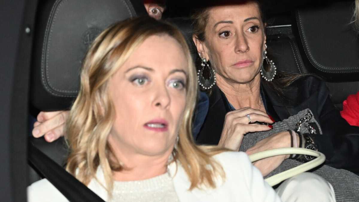 Immagine di Meloni riprende le trattative per Fitto in Europa. E intanto le arrivano i fulmini dell'Anm sul caso della sorella