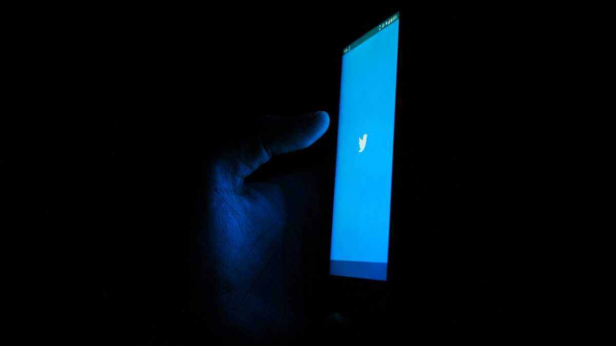 Immagine di X va usato come il vecchio Twitter: da puri lettori, invisibili e impassibili