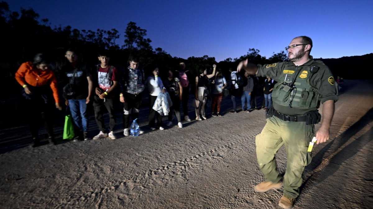 Immagine di Come sopravvive l’America? Le teorie di Harris e Trump sui migranti