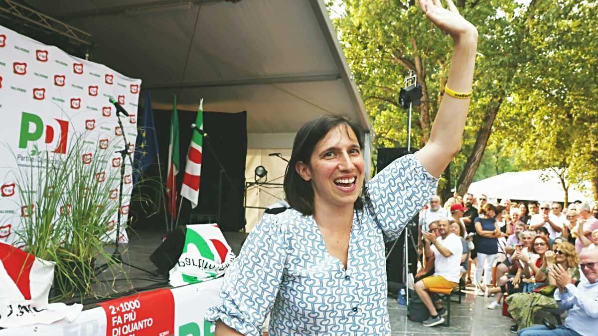 Immagine di Un * per unire le opposizioni: da Conte a Calenda tutti alla festa dell'Unit* di Schlein