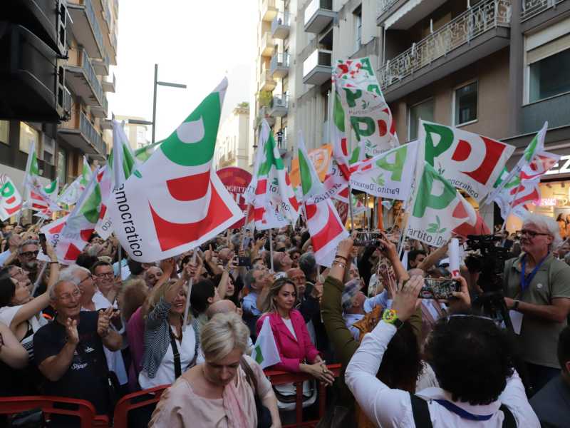 &nbsp;Una manifestazione del Pd a Bari - foto Ansa