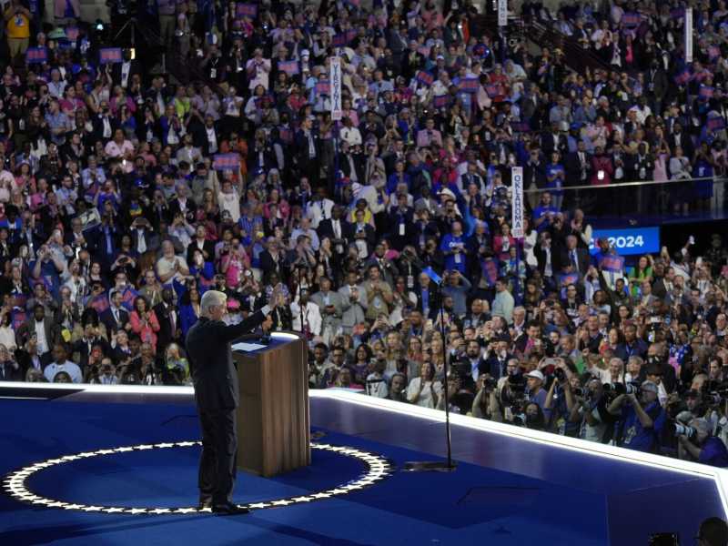 L'ex presidente Bill Clinton alla convention di Chicago (LaPresse)