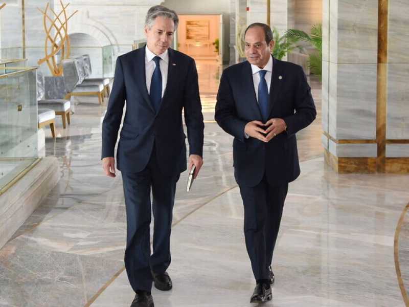 Antony Blicken e Abdel Fattah al Sisi al Cairo (foto Getty)