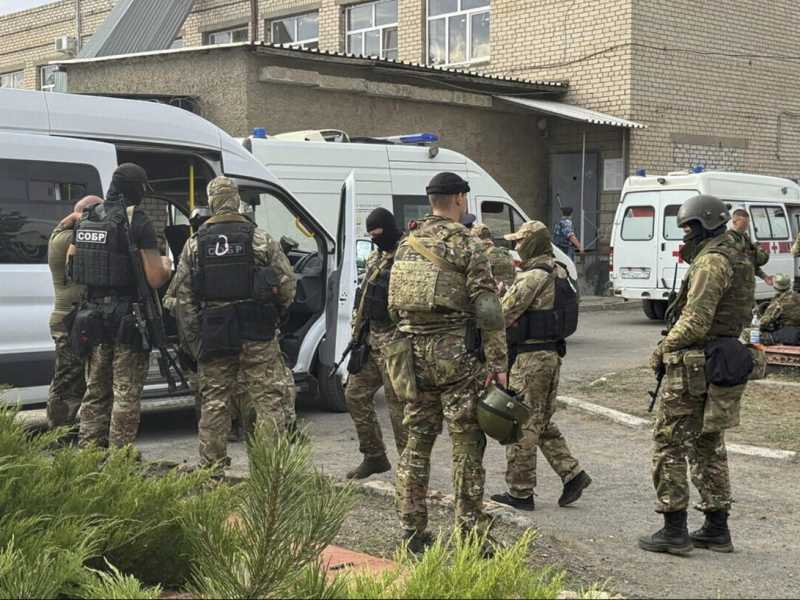 Non basta il bacio di Putin al Corano per risolvere i problemi di terrorismo della Russia