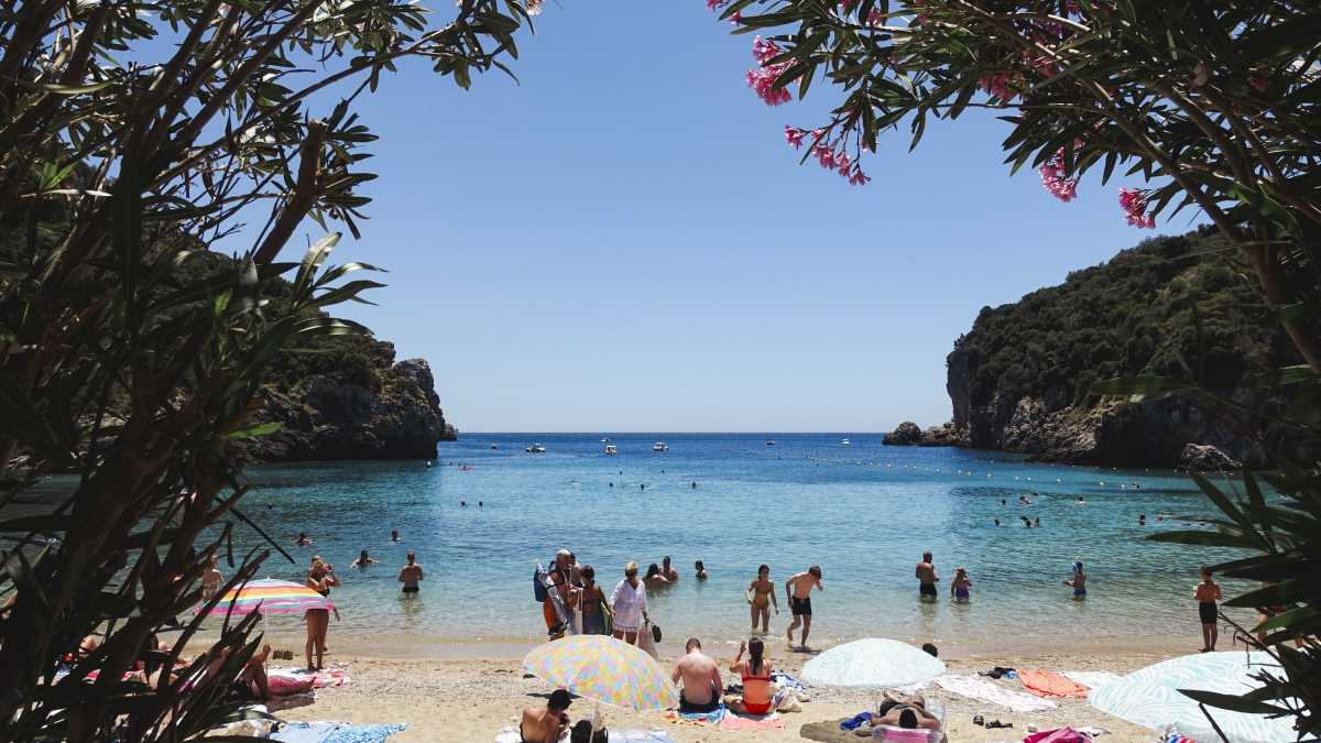Immagine di Overtourism, Bayesian & co: glossario semiserio delle parole che agitano l’estate