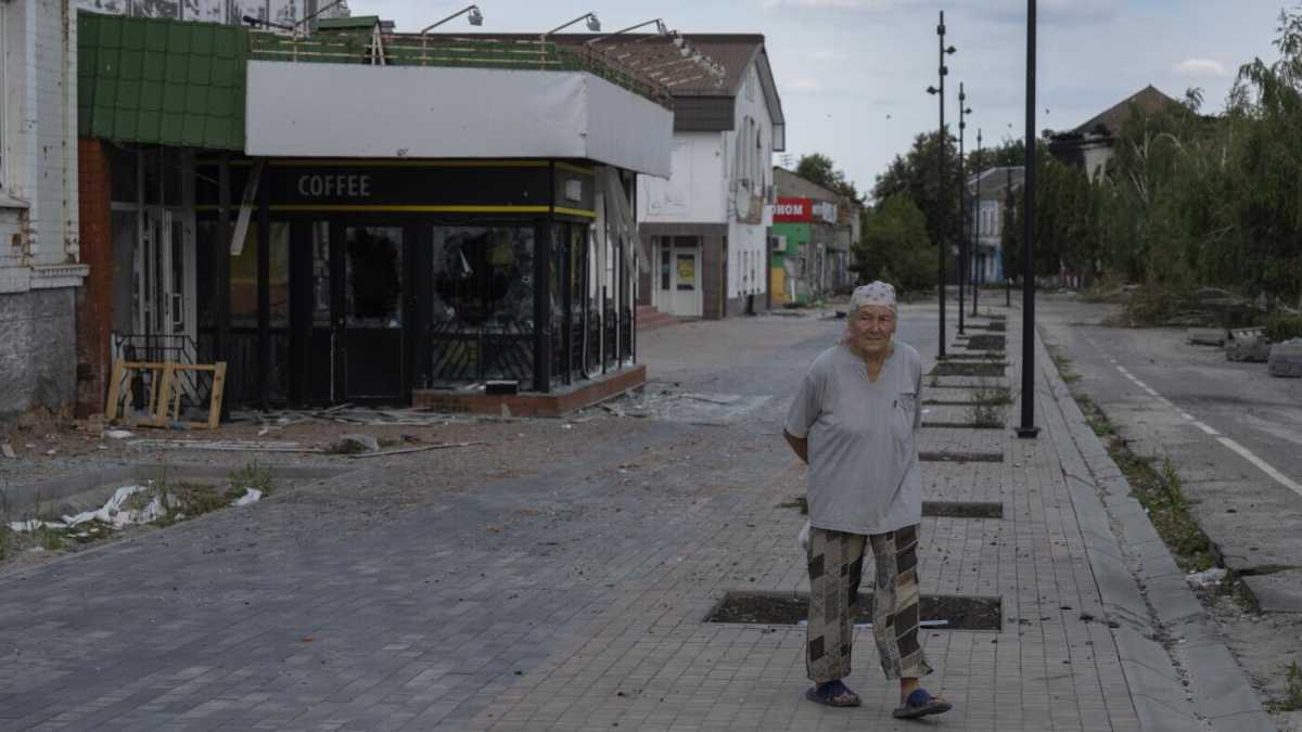 Immagine di Nella regione ucraina dove parte l'offensiva in Russia, tra sfollati, scettici e militari sempre pronti