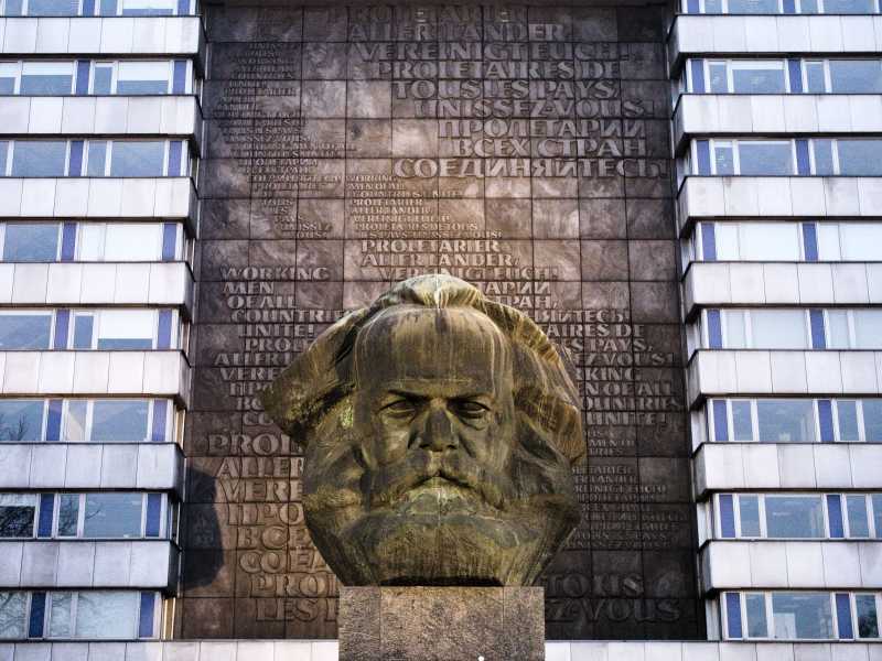 Il monumento di Karl Marx a Chemnitz, in Germania (Foto LaPresse)