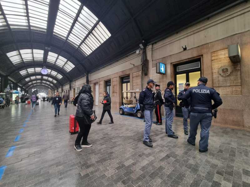 Trovare un cadavere nei gabinetti della Stazione Centrale, un'esperienza da fare