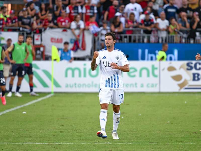 Patrick Cutrone dopo aver segnato il primo gol stagionale del Como in Serie A (foto LaPresse)