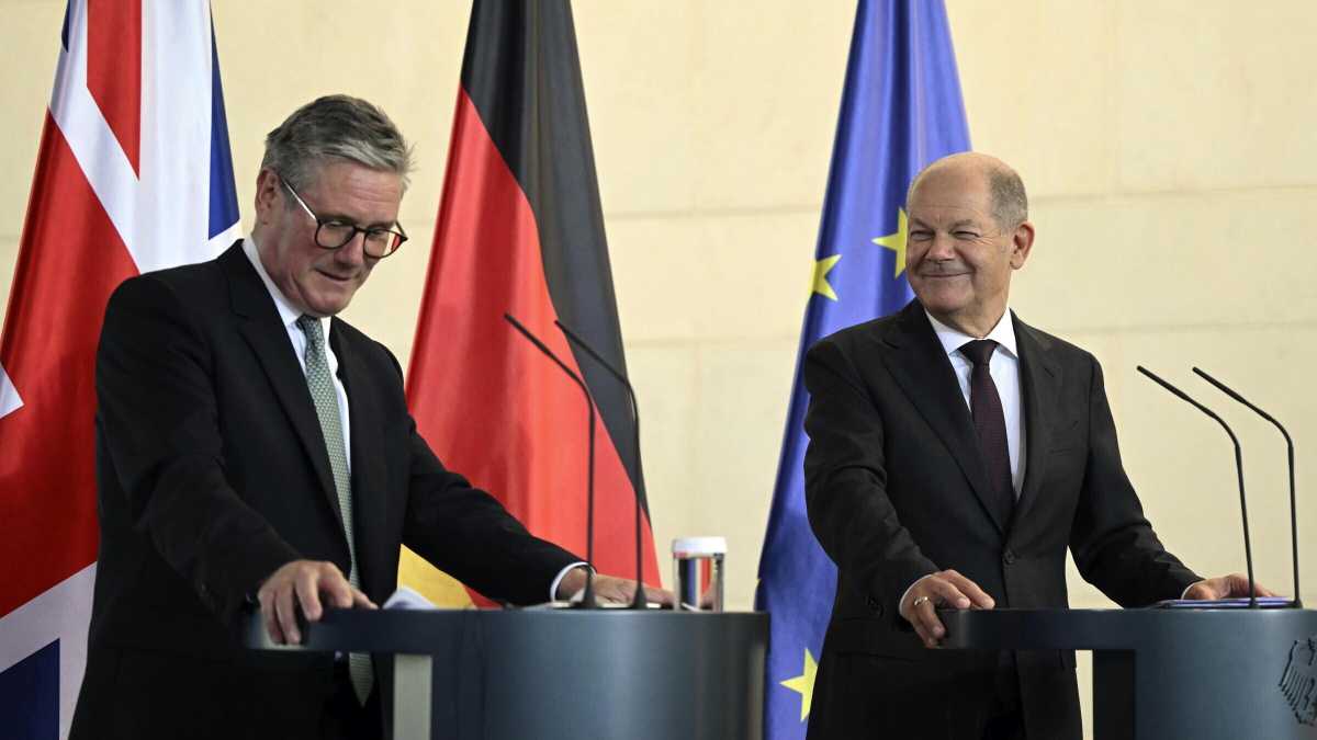 Immagine di Se si riuniscono gli Oasis, si può pure superare la Brexit. Starmer inizia dal fratello tedesco