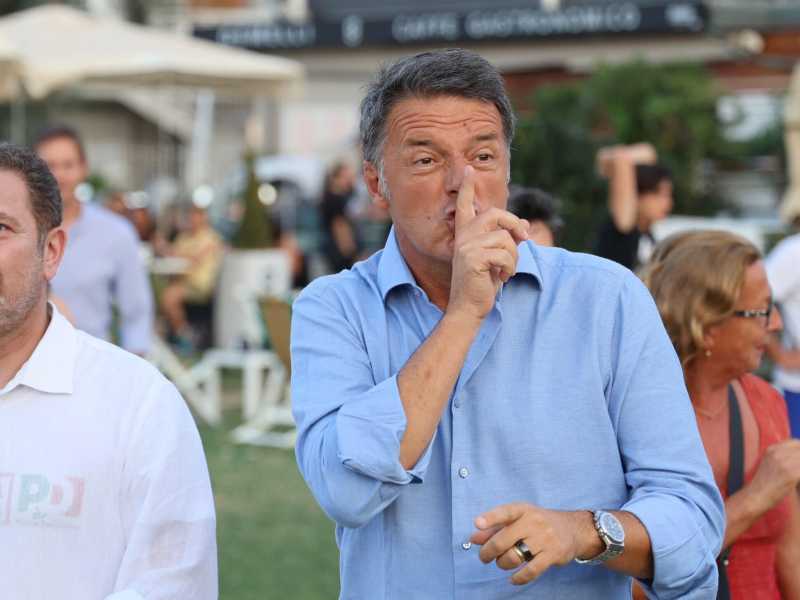 E alla fine torna Renzi. Con un piano: fuori dalla giunta di Genova, ma dentro a quella di Roma