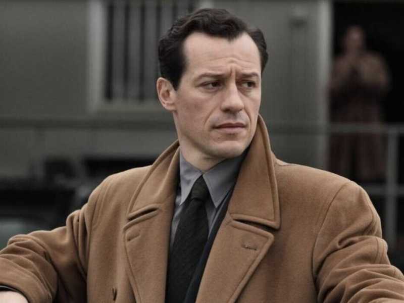 Stefano Accorsi in "1992"