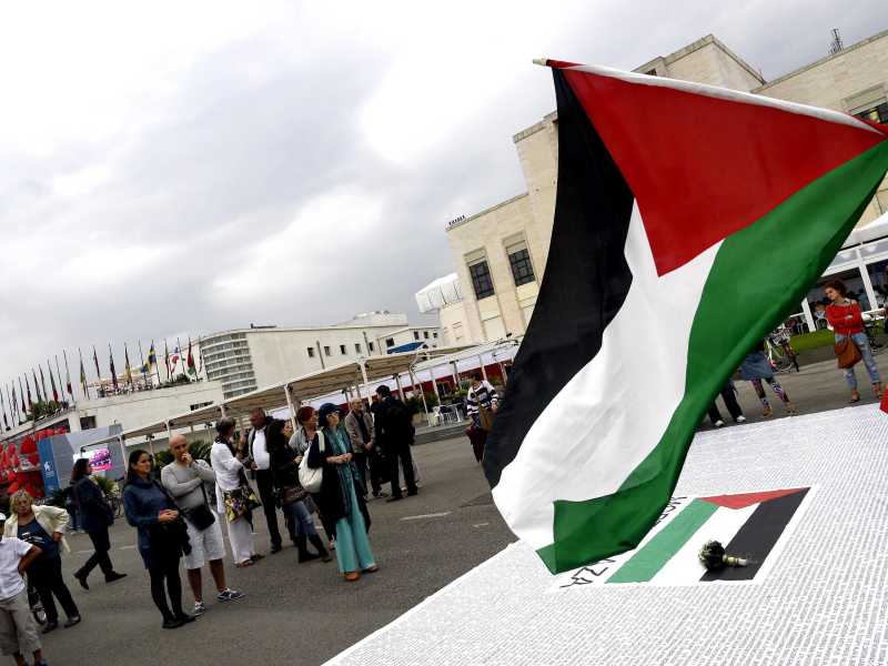 Venezia: manifestazione pro Palestina davanti al Casin&ograve; del Lido (ANSA/CLAUDIO ONORATI)&nbsp;<br />