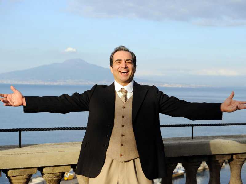 <span style="font-family: Arial, sans-serif; font-size: 12px;">Gianluca Terranova nei panni di Enrico Caruso (foto ANSA)</span>