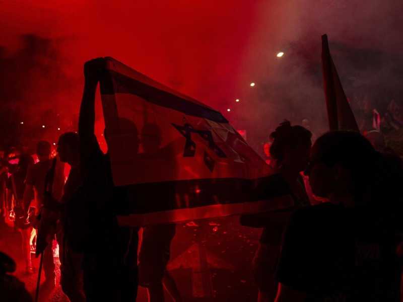 Israele si blocca e chiede un accordo per liberare gli ostaggi