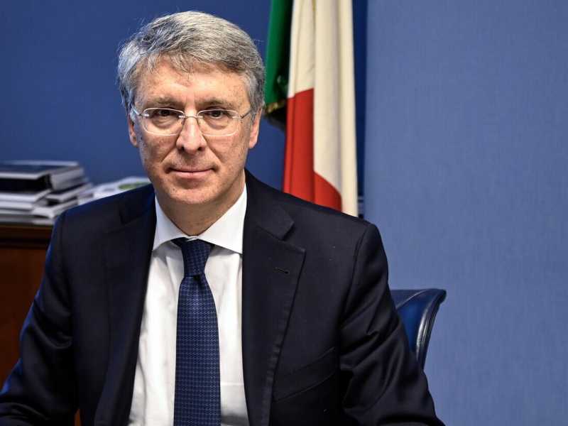 La giusta indagine sui “dossieraggi” e gli atti irrituali di Cantone