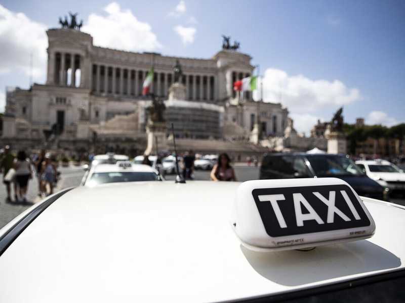  Taxi Roma - foto Ansa