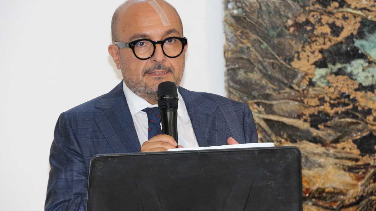 Immagine di Il baro Sangiuliano: il bluff del denaro, le pressioni ai quotidiani. Resiste. Ma del G7 Cultura se ne occupa Meloni