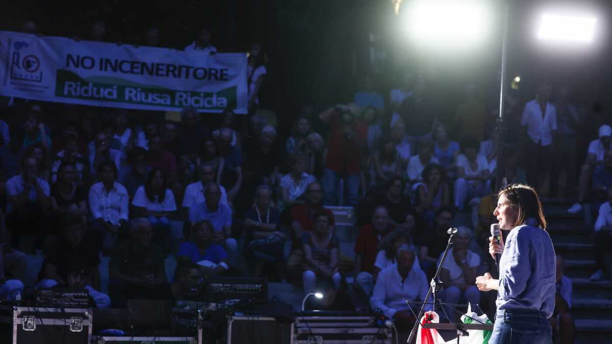 Immagine di Schlein e il termovalorizzatore di Roma, Amleto al Nazareno