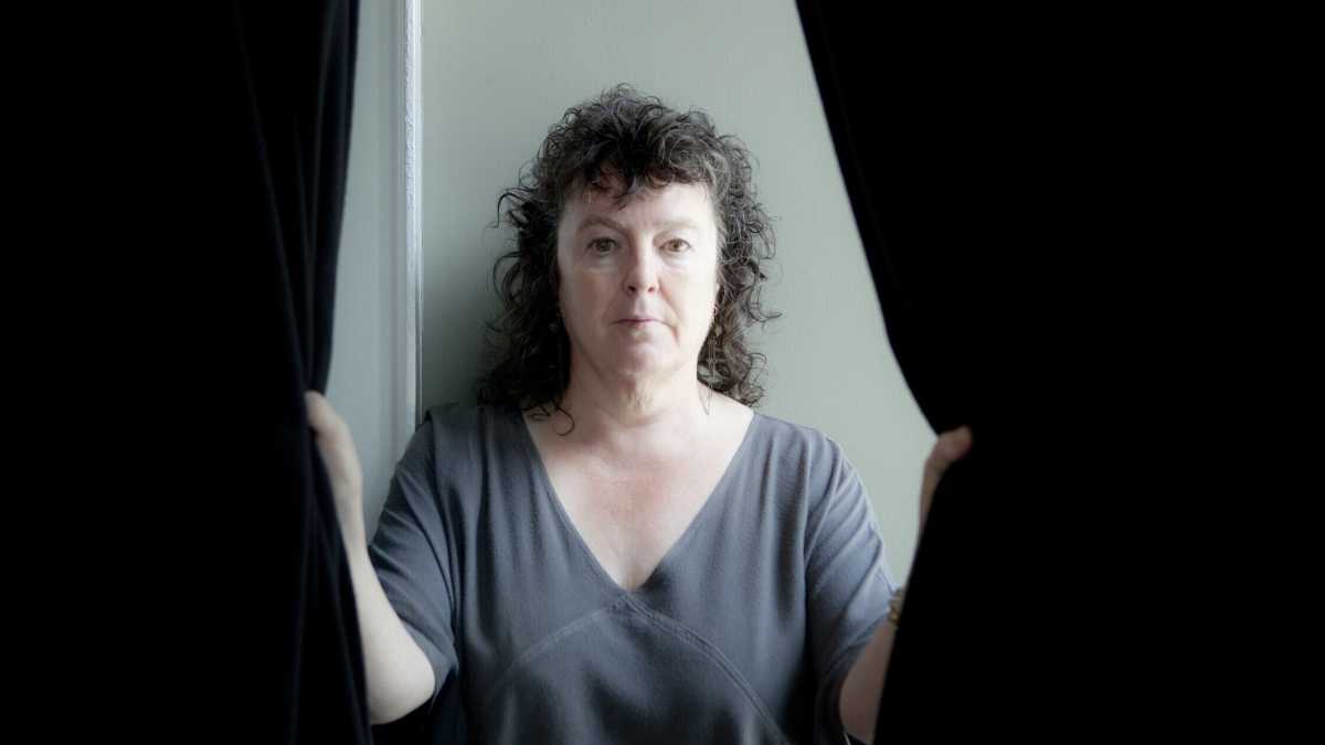Immagine di Carol Ann Duffy indaga in versi l’innamoramento, il rimpianto, l’erotismo