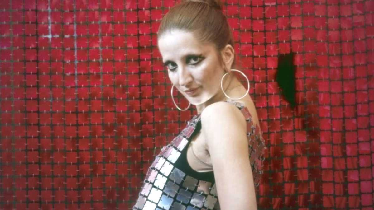 Immagine di Balenciaga e Mina, la donna che disse di “non seguire la moda”