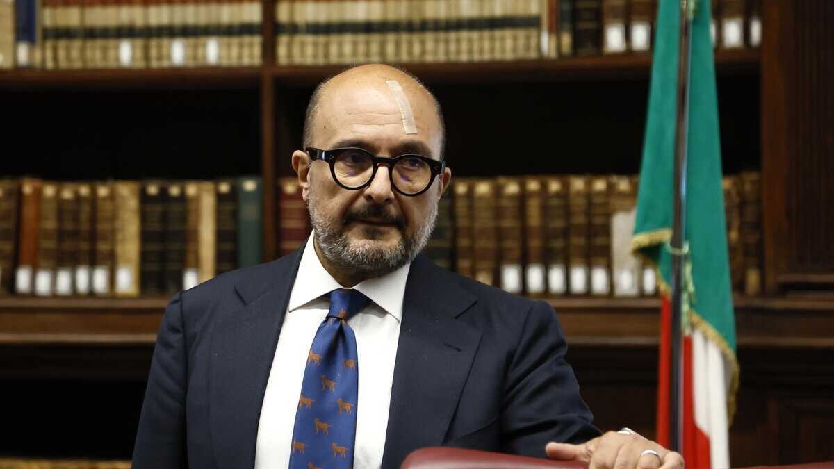Immagine di Onori all'ex ministro Sangiuliano, le sue lettere, le lacrime. Il racconto dei suoi "nove giorni"