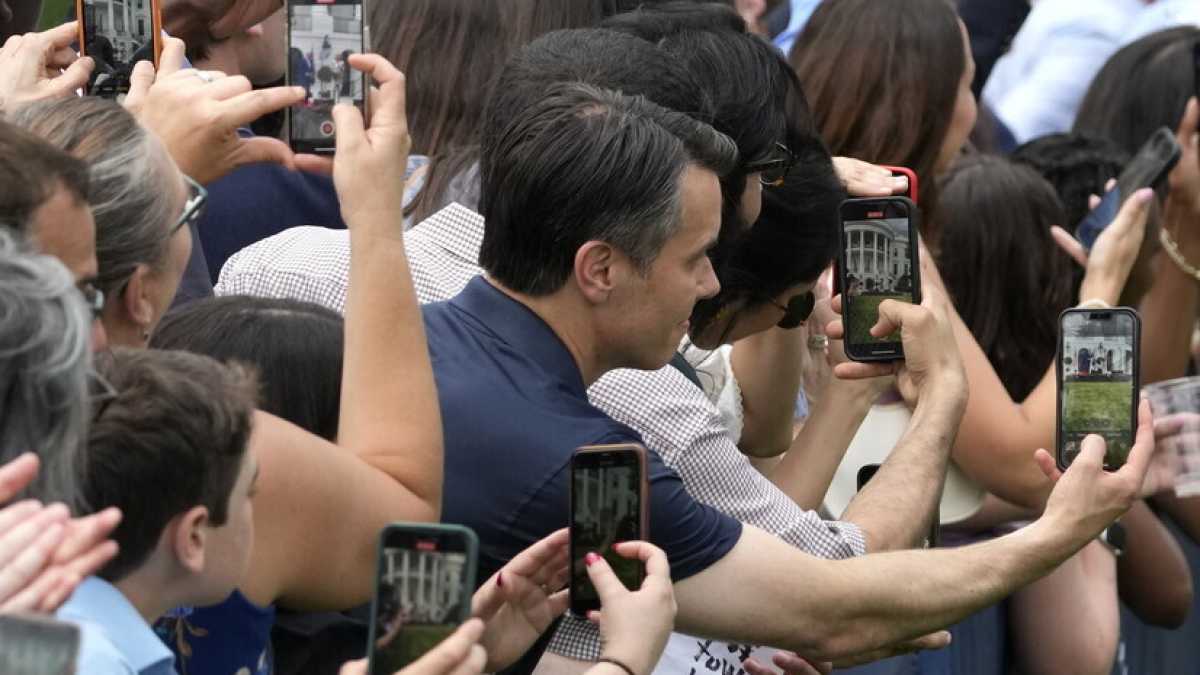 Immagine di Il digitale ci ha tradito. Rende tutto più immediato mediando ogni cosa