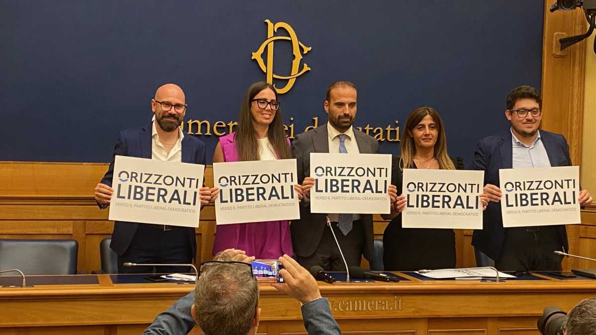 Immagine di Marattin lascia Italia viva: "Campo largo scelta sbagliata nel merito e nel metodo"