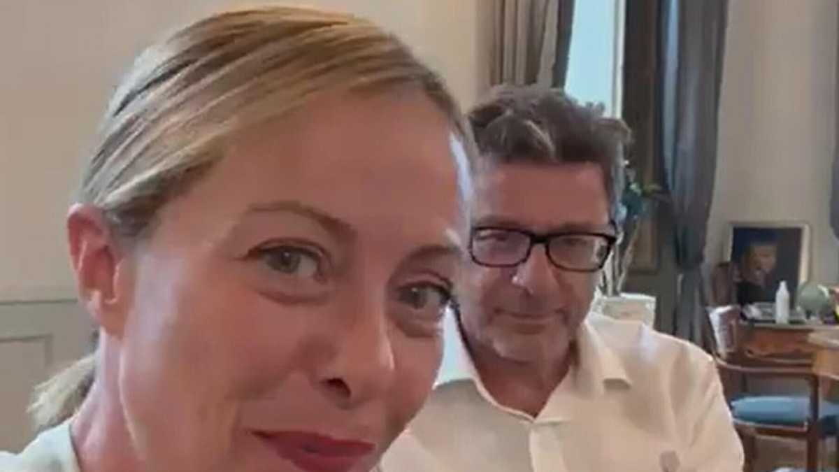 Immagine di Il pranzo di Giorgetti con il governo sulla Manovra: attenzione al debito. E Meloni: piano natalità