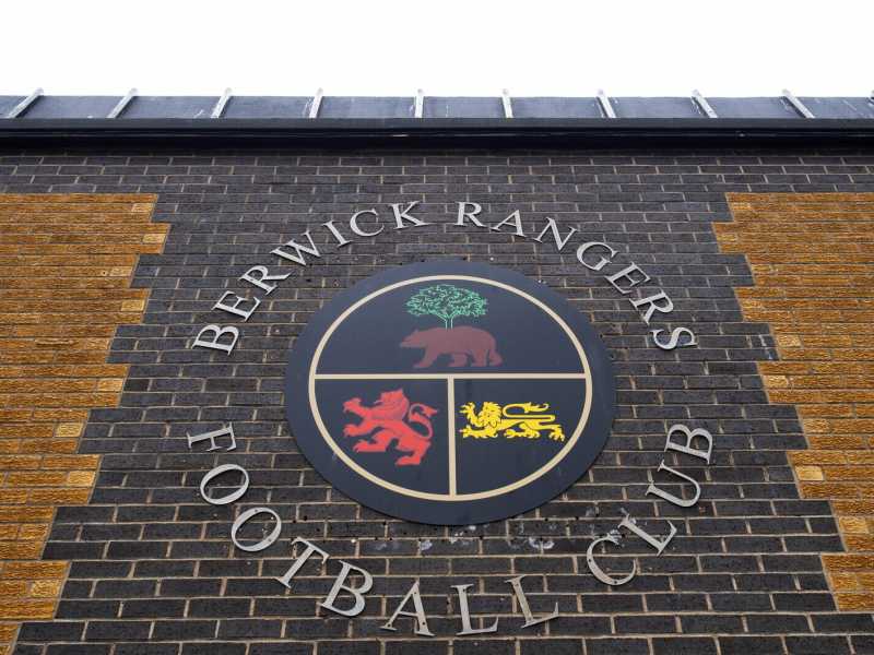 Benvenuti a Berwick-upon-Tweed, dove il calcio se ne frega di storia e geografia