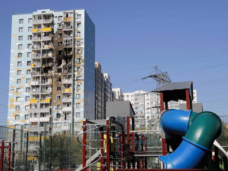 L'attacco di droni ucraini in Russia costringe Mosca a sospendere i voli
