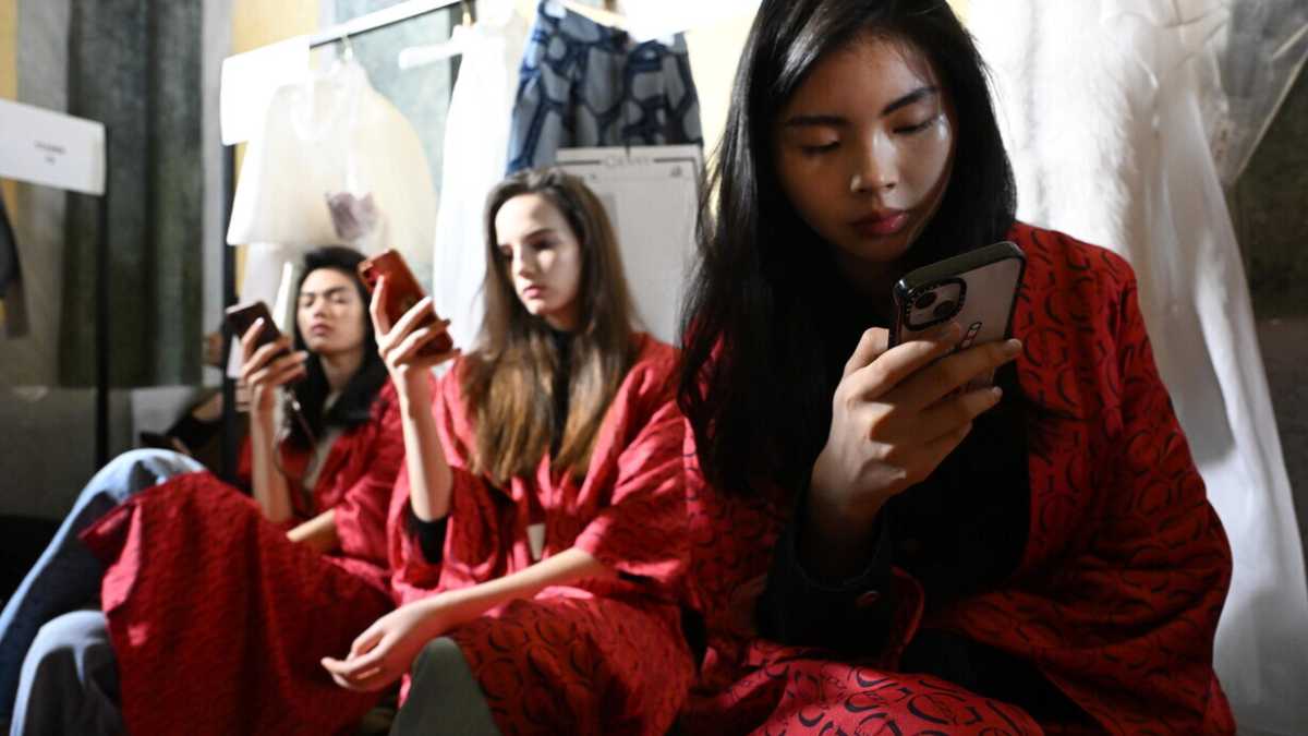 Immagine di Vietare gli smartphone? Il processo tecnologico non si può fermare