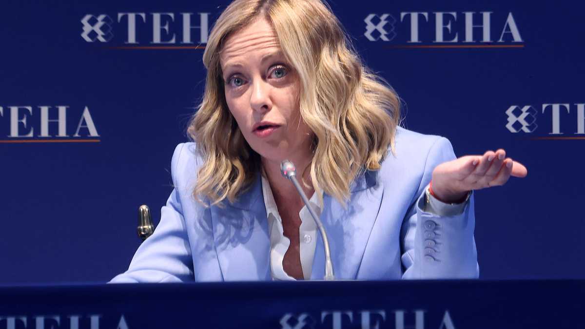 Immagine di Meloni contro la famiglia Berlusconi e Gianni Letta. Il giallo della tassa scomparsa a favore degli eredi del Cav.