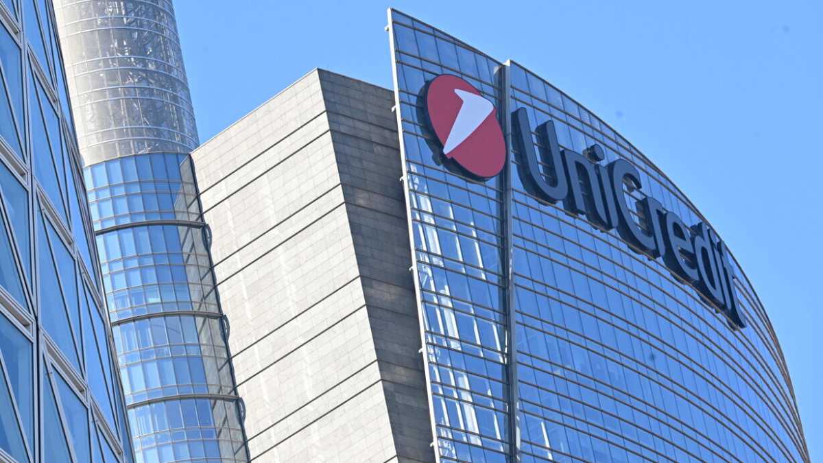 Immagine di Unicredit acquista il 9 per cento di Commerzbank