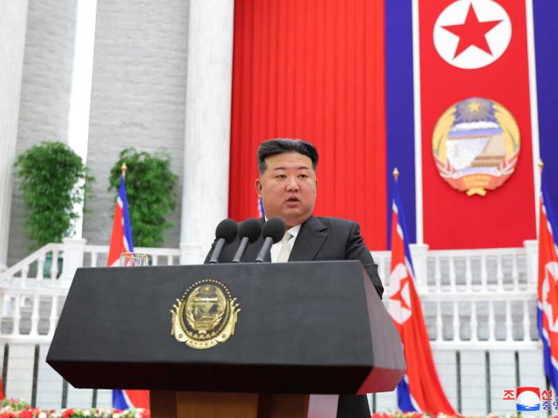 Pyongyang vuole produrre più armi. Il veicolo per trasportare un missile potente