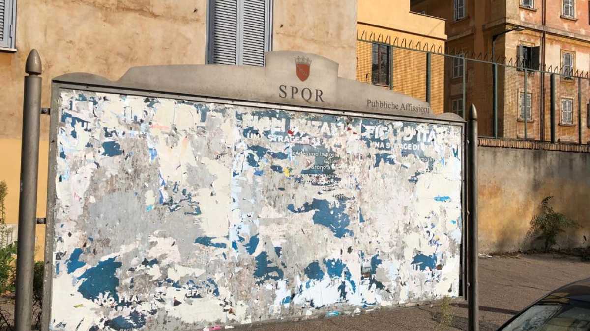 Immagine di La strana storia dei manifesti putiniani a Roma e della finta lupa, con intervento del Comune