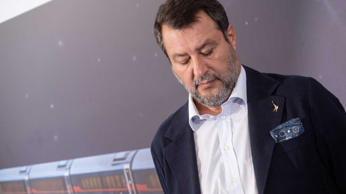 Immagine di Salvini si blinda. Nomina Durigon e Stefani suoi vice, ma esplode il "cerchietto" della Lega