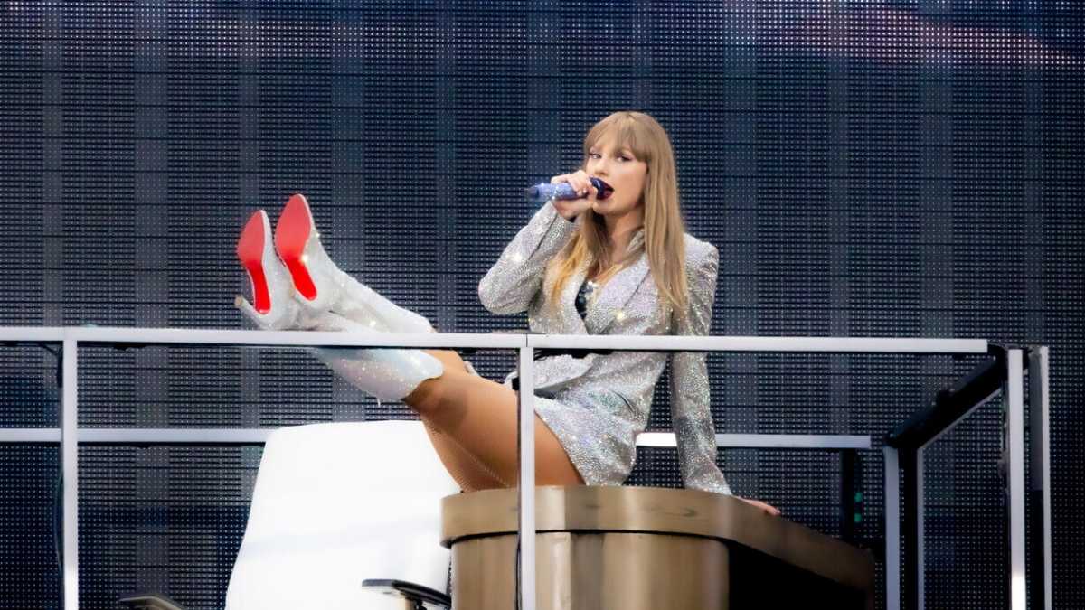 Immagine di Il disgustoso sapore del pop ridotto a lucroso show per polli da batteria