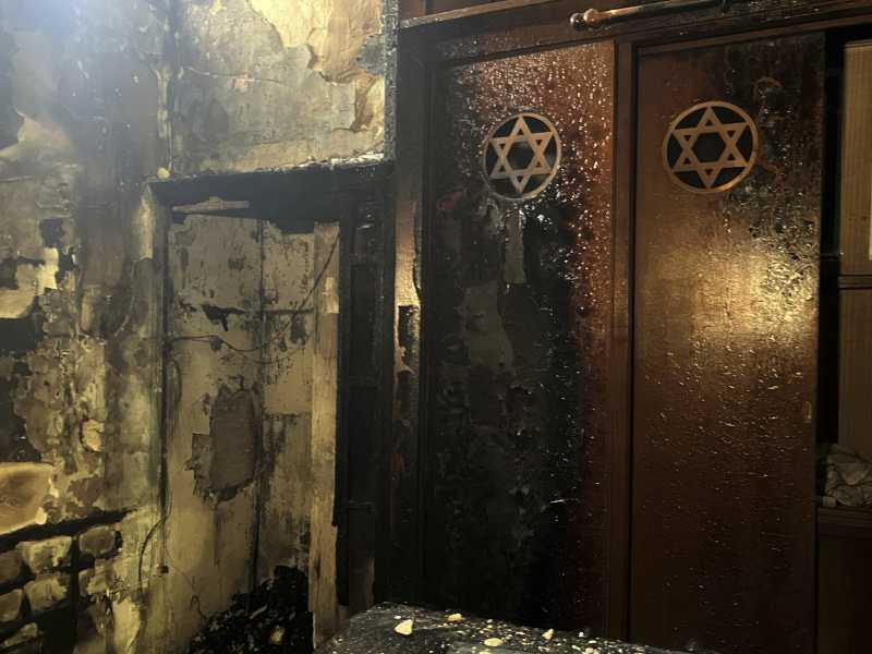 Rouen, la sinagoga dove un uomo armato ha appiccato il fuoco, a maggio 2024 (AP Photo/Oleg Cetinic) <br />