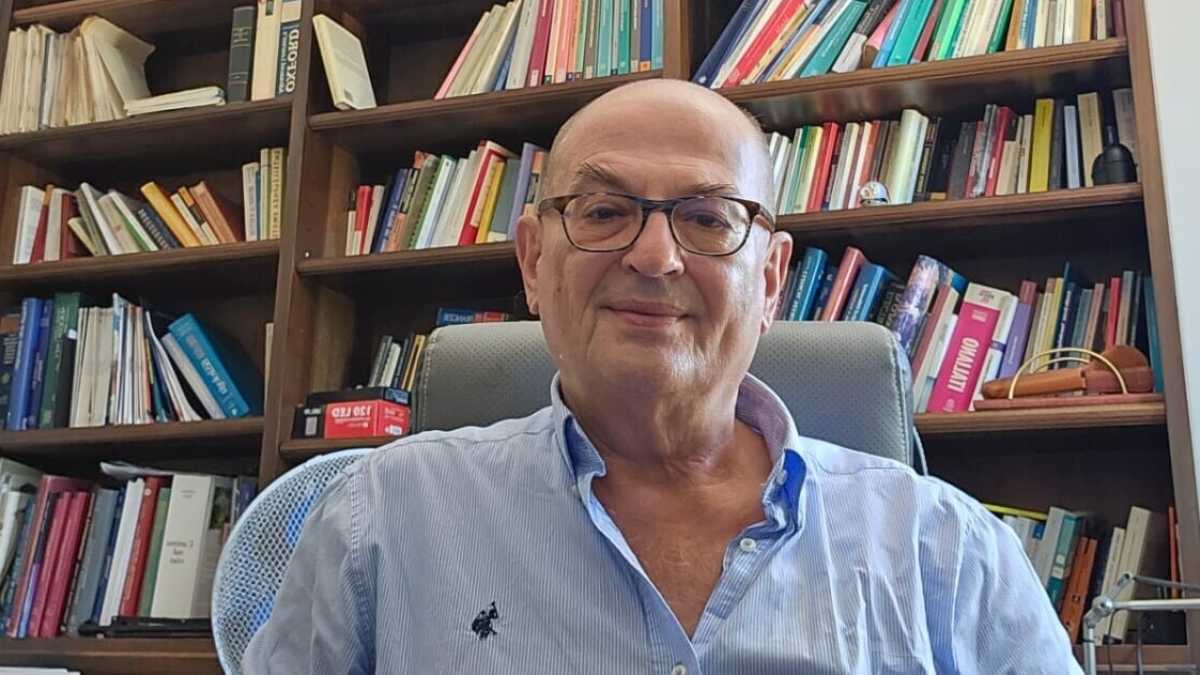 Immagine di Pierluigi Brustenghi: “La scrittura a mano e i congiuntivi sono le medicine per la mente”