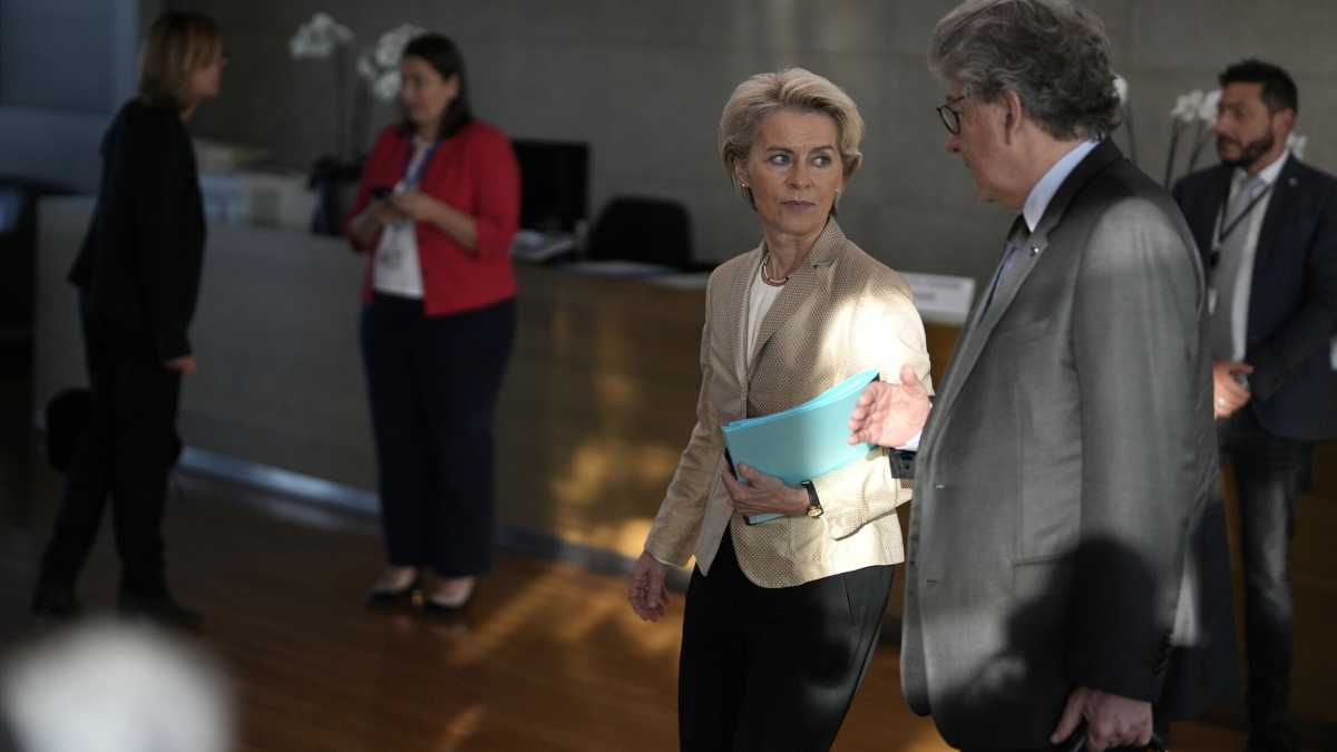 Immagine di Schiaffi tra la Francia di Macron e la Commissione von der Leyen