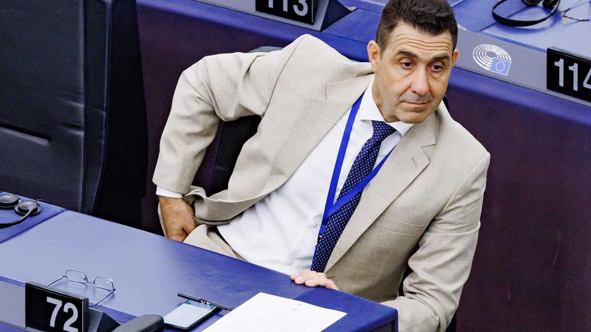 Immagine di I Patrioti rimuovono Vannacci dalla vicepresidenza. E lui sbotta coi giornalisti