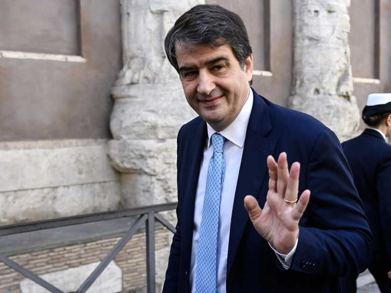 Da Schlein a Zingaretti: i segnali del Pd per il sì a Fitto. La doppia posizione della Lega e l'abbraccio con il M5s